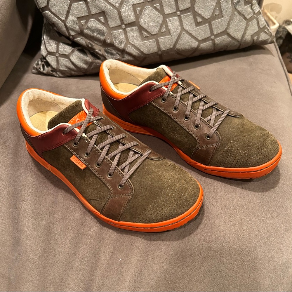 Fossil Suede Leather Lace Up Casual Sneakers Olive Green w/ Orange Soles Sz 9.5